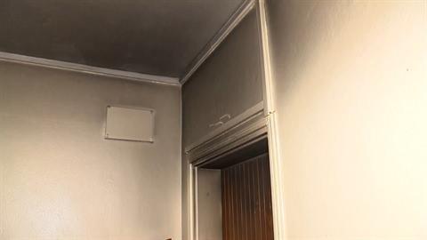 <p>Beşiktaş Gayrettepe'de 8 g&uuml;n &ouml;nce Masquerade adlı gece kul&uuml;b&uuml;ndeki yangının ardından hasar g&ouml;ren ve tahliye edilen Sinan Apartmanı'ndaki elektrik ve su bağlantı &ccedil;alışmaları d&uuml;n itibariyle tamamlandı.</p>
