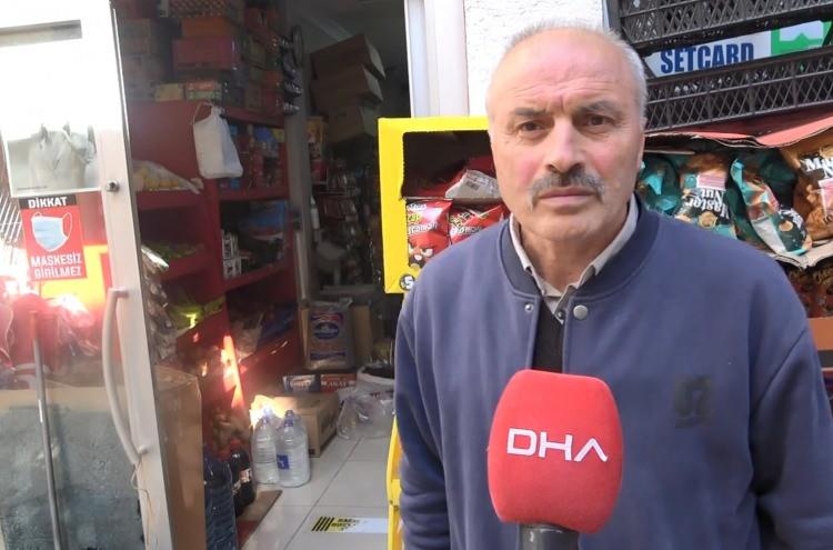 <p>Yetim, <strong>“Ben aslen Trabzonluyum ve 60 yıldır Bursa'da yaşıyorum. Dikkaldırım Mahallesi’nde yıllarca muhtarlık yaptım. Ben Bağ-Kur’dan emekli olan birisiyim. Burası bizim yıllardır yaşadığımız mahalle bakkalımız. Bakkalımıza borcunu ödeyemeyecek durumda olan, mahalle sakinlerinin borcunu ödemek için geldik. Benim yüksek bir gelirim yok. Memleketten benim payıma düşen fındık gelirimi, veresiye almış ve ödeyemeyen vatandaşlara vakfetmek istiyorum” </strong>diye konuştu.</p>

<p> </p>
