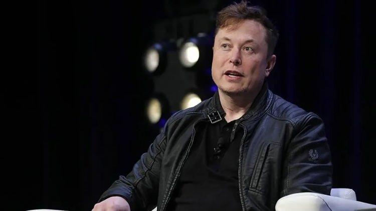 <p>Teknoloji milyarderi Elon Musk, yapay zekanın gelecek yılın sonuna kadar insan aklını aşacağı konusunda uyardı. </p>
