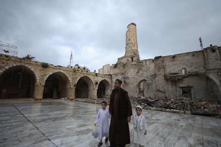 <p>İsrail'in abluka ve saldırılarının Ramazan Bayramı'nda da sürdürdüğü Gazze Şeridi'nde buruk bir bayram geçiyor. </p>