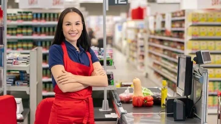 <p><strong>KASİYER |</strong></p>
<p> </p>
<p>Temassız ödemeler, Apple Pay ve hatta Bitcoin gibi kripto para birimlerinin ana akım toplumda öne çıkmasıyla birlikte, son birkaç yılda nakitsiz bir toplumun gerçekliği hakkındaki tartışmalar arttı. Ardından, self-servis kasalar ve istasyonlar dünya genelinde yaygın hale gelmeye başladı.</p>