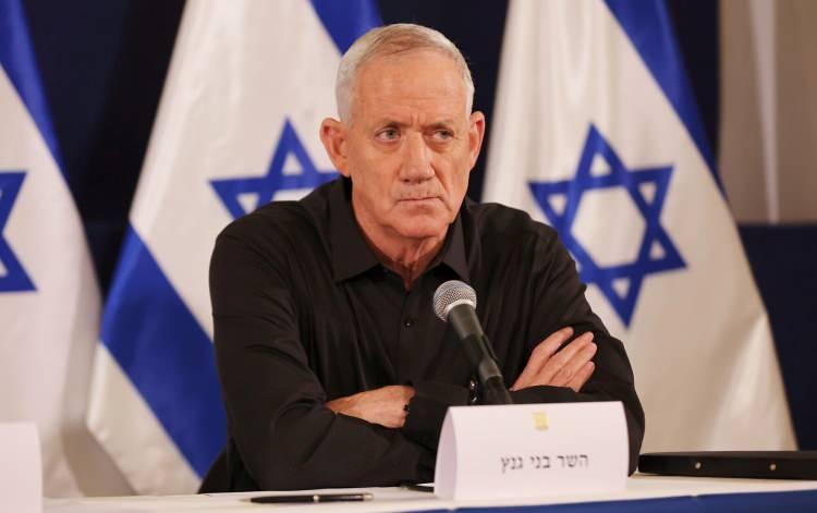 <p>İsrail’in Gazze'ye yönelik saldırıları devam ederken binlerce İsrailli başkent Tel Aviv’de protestolar düzenlemeye devam ediyor. Protestocular arasında Başbakan Binyamin Netanyahu'nun hükümetine karşı çıkanlar, Gazze Şeridi'ndeki İsrailli esirlerin aileleri ve savaş karşıtları bulunuyor.</p>