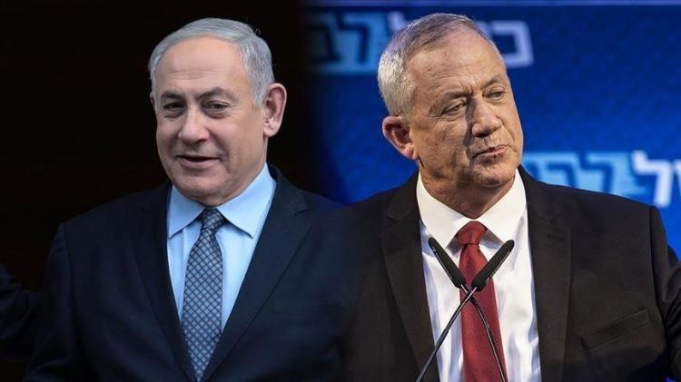 <p>İsrail’in Gazze’ye yönelik saldırılarının sorumlusu olarak Netanyahu görülüyor. Netanyahu İsraillilerin hayatını koruyamamakla suçlanıyor. İsrail halkı Netanyahu hükümetinin savaşa iktidarda kalmak için devam ettiğini ve siyasi olarak pozisyonunu koruyabilmek adına hamle yaptığını düşünüyor. İsrail'de her 5 Yahudi'den 4'ü, Filistinli grupların abluka altındaki Gazze Şeridi'nden 7 Ekim'de başlattığı saldırı ve bu saldırının sonuçları konusunda ülke yönetimini suçluyor. İsrail'deki Diyalog Merkezi'nin ülke genelinde 620 Yahudi ile yaptığı ankete göre, ankete katılanların yüzde 86'sı Gazze'deki Filistinli grupların saldırısından ülke yönetimini sorumlu tutuyor.</p>