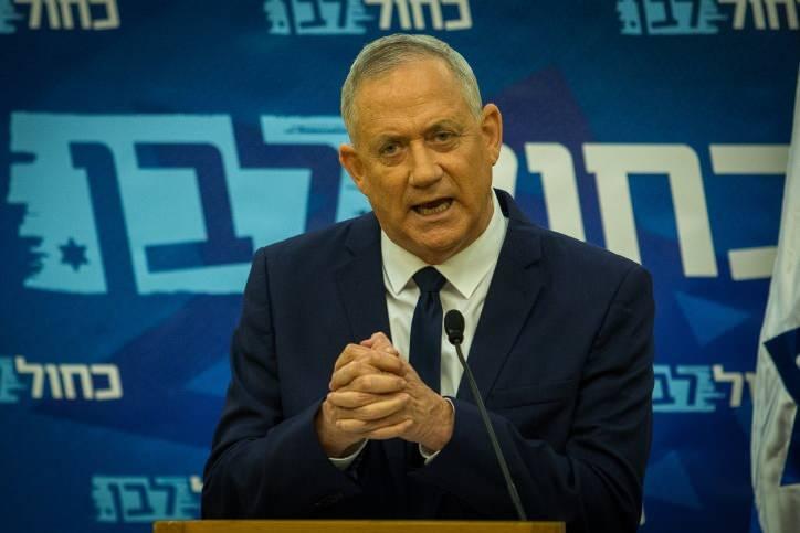 <p>Gantz ve Lapid, ittifakları seçimi kazanırsa 5 yıllık dönemde sırayla, iki buçuk yıl süreyle başbakanlık görevini yürütme konusunda uzlaştı. Uzlaşmaya göre seçilirlerse, ilk iki buçuk yıl başbakanlık koltuğuna Gantz oturacak.</p>

<p> </p>

<ul style="list-style-type:none">
</ul>
