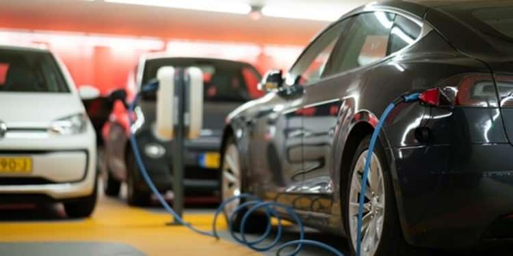 <p>Elektrikli araçların pazar payı ise yüzde 6,07 ile beklentilerin altında kaldı.</p>
<p> </p>