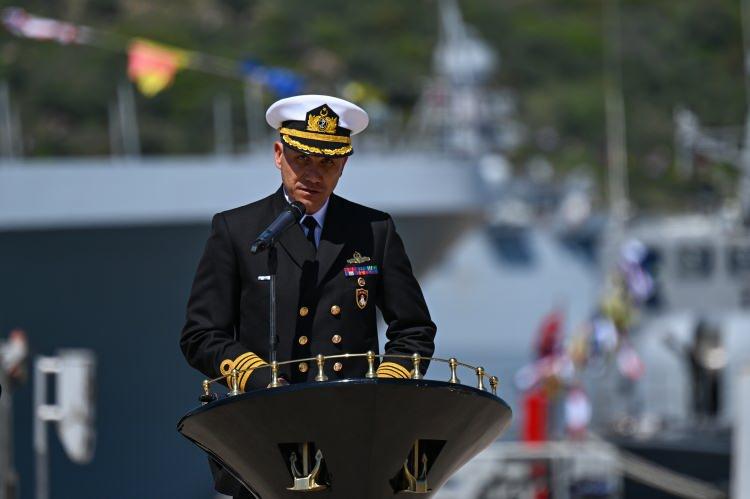 <p>Doğan, <em><strong>"Japonya ve Türkiye'nin birbirlerine yakınlaşmasını sağlayan çeşitli araştırma ve incelemelere neden olan ve kültürel ilişkilerin gelişimine katkıda bulunan Ertuğrul Fırkateyni, Japonya ile dostluk ve kardeşlik ilişkilerinin geliştirilmesi, intikal rotalarında icra edilen liman ziyaretlerinde sancak varlık gösterilmesi ve Japonya'ya iadei ziyaret maksadıyla 14 Temmuz 1889 tarihinde Miralay Osman Bey komutasında İstanbul'dan hareket etmiştir.</strong></em> </p>