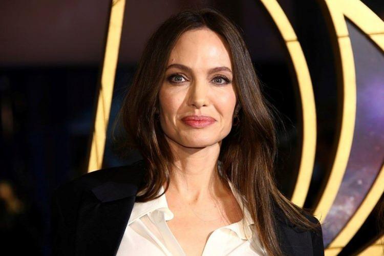 <p>Gişe rekorları kıran oyuncu Angelina Jolie, kraliyet üyesiyle akraba olan bir başka ünlü.</p>
