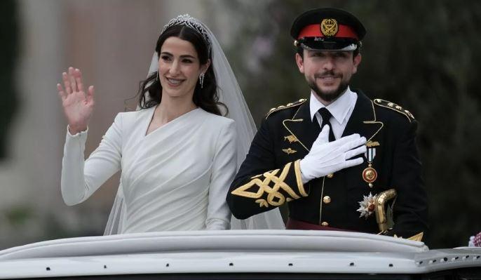 <p><strong>Ürdün Kralı Abdullah ve Kraliçe Rania'nın en büyük oğlu Veliaht Prens Hüseyin ve eşi Prenses Rajwa, Kraliyet Mahkemesi aracılığıyla ilk bebeklerini beklediklerini duyurdu. Bebek, Kraliçe Rania ve Kral Abdullah'ın ilk torunu olacak.</strong></p>

<p> </p>

