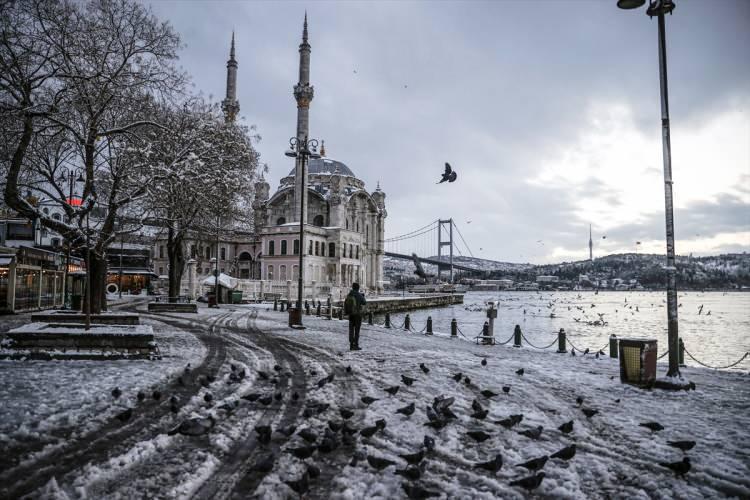 <p>Uzmanlar, artık İstanbul'a kar yağmasının beklenen bir sürpriz olacağını değerlendiriyor.</p>
