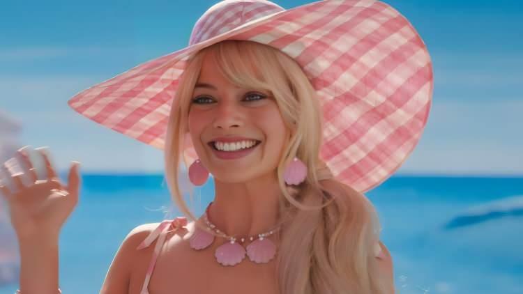 <p><span style="color:#800000"><em><strong>Barbie filmiyle tüm dikkatleri üzerine çeken güzel oyuncu Margot Robbie radikal bir karar ile imajında değişikliğe gitti. </strong></em></span></p>
