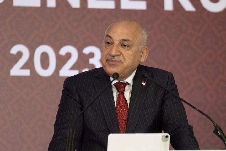 <p>BUNDAN SONRA NE OLACAK?<br />
<br />
Süper Lig'in bitmesine 7 hafta kala, Türk futbolseverleri bundan sonra ne gibi gelişmelerin beklediği ise büyük bir muamma... (SPORX)</p>
