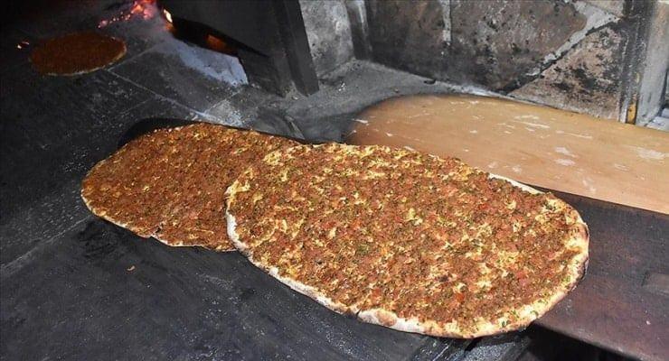 <p>9. Pide & Lahmacun</p>