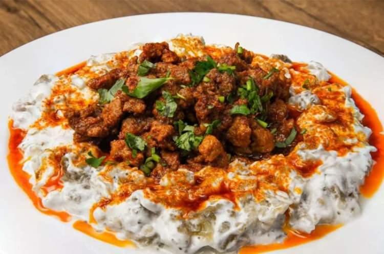<p>Alinazik kebabı</p>
<p>Gaziantep</p>