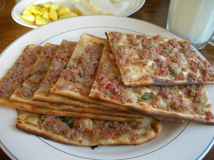 <p>Etli ekmek</p>
<p>Konya</p>