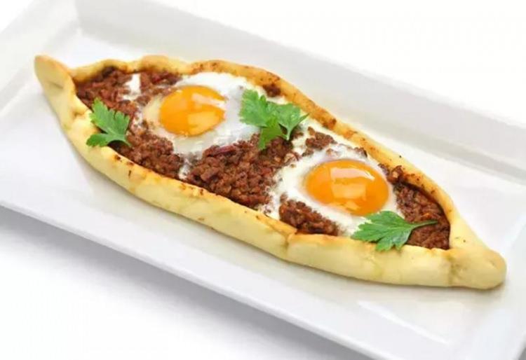 <p>Yumurtalı pide</p>
<p>Kayseri</p>