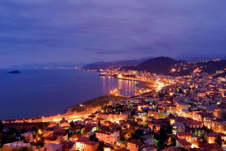 <p><strong>GİRESUN</strong></p>
<p>Kadınlarda ortalama yaşam süresi: 83,5</p>
<p>Erkeklerde ortalama yaşam süresi: 76,6</p>
<p>Ortalama: 80,0</p>