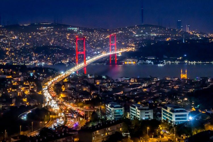 <p><strong>İSTANBUL</strong></p>
<p>Kadınlarda ortalama yaşam süresi: 82,0</p>
<p>Erkeklerde ortalama yaşam süresi: 76,2</p>
<p>Ortalama: 79,1</p>