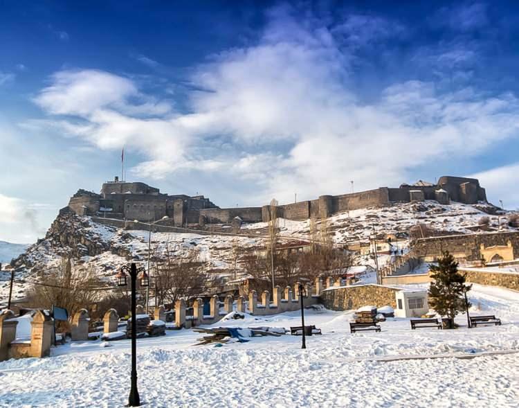 <p><strong>KARS</strong></p>
<p>Kadınlarda ortalama yaşam süresi: 80,8</p>
<p>Erkeklerde ortalama yaşam süresi: 75,1</p>
<p>Ortalama: 77,8</p>