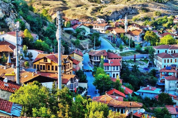 <p><strong>KASTAMONU</strong></p>

<p>Kadınlarda ortalama yaşam süresi: 81,2</p>

<p>Erkeklerde ortalama yaşam süresi: 75,0</p>

<p>Ortalama: 78,0</p>

