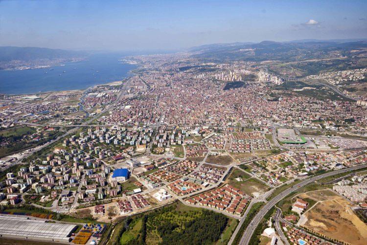 <p><strong>KOCAELİ</strong></p>
<p>Kadınlarda ortalama yaşam süresi: 81,1</p>
<p>Erkeklerde ortalama yaşam süresi: 75,8</p>
<p>Ortalama: 78,4</p>