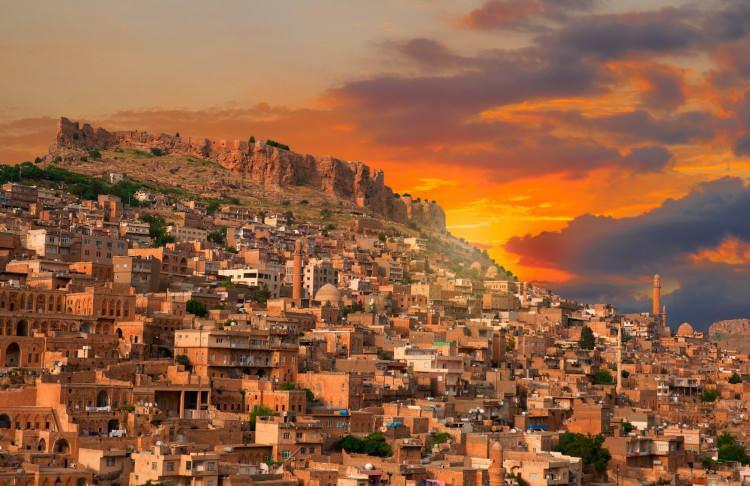 <p><strong>MARDİN</strong></p>

<p>Kadınlarda ortalama yaşam süresi: 81,8</p>

<p>Erkeklerde ortalama yaşam süresi: 76,7</p>

<p>Ortalama: 79,3</p>
