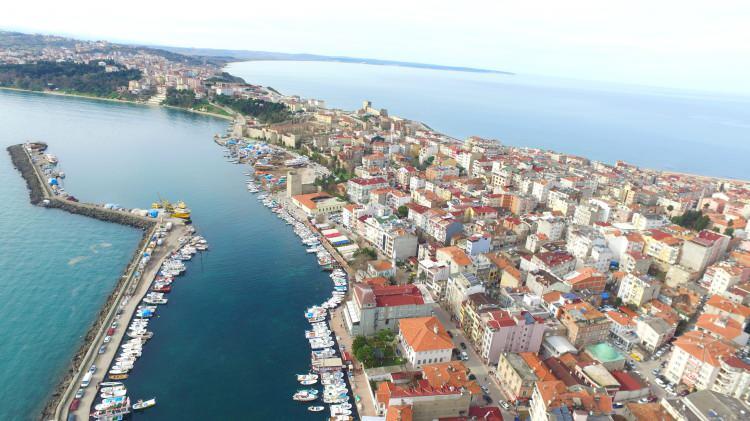 <p><strong>SİNOP</strong></p>

<p>Kadınlarda ortalama yaşam s&uuml;resi: 81,8</p>

<p>Erkeklerde ortalama yaşam s&uuml;resi: 75,7</p>

<p>Ortalama: 78,6</p>
