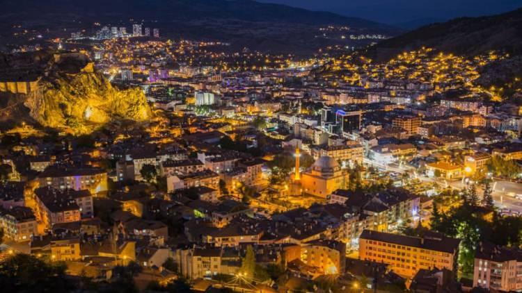 <p><strong>TOKAT</strong></p>

<p>Kadınlarda ortalama yaşam s&uuml;resi: 80,7</p>

<p>Erkeklerde ortalama yaşam s&uuml;resi: 75,5</p>

<p>Ortalama: 78,1</p>
