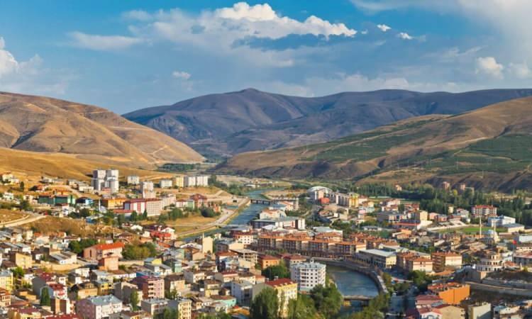 <p><strong>BAYBURT</strong></p>

<p>Kadınlarda ortalama yaşam s&uuml;resi: 81,4</p>

<p>Erkeklerde ortalama yaşam s&uuml;resi: 77,0</p>

<p>Ortalama: 79,2</p>
