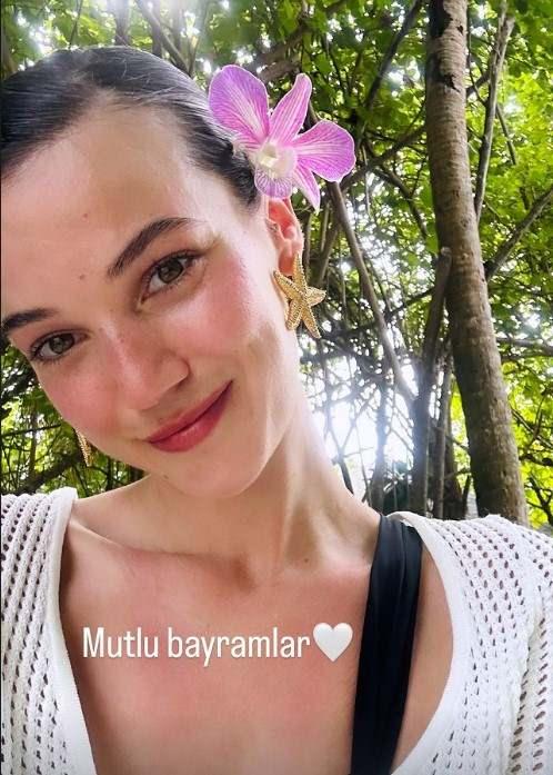 <p><strong>Pınar Deniz</strong>'in bayram pozu Maldivler'den!</p>
