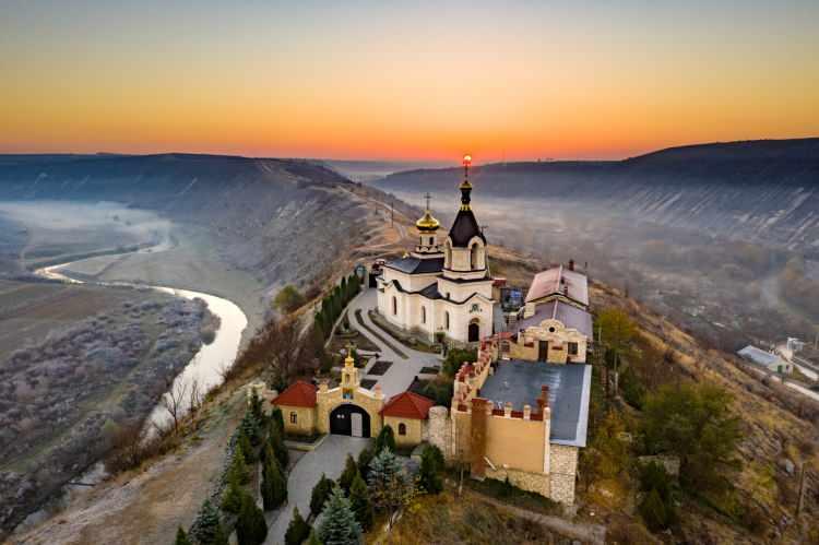 <p><strong>MOLDOVA</strong></p>

<p>180 günde 90 günü aşmayacak şekilde vizesiz.</p>

<p>Pasaporta ihtiyaç duymadan kimlik kartıyla da giriş yapabiliyorsunuz.</p>
