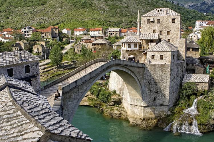 <p><strong>BOSNA HERSEK</strong></p>