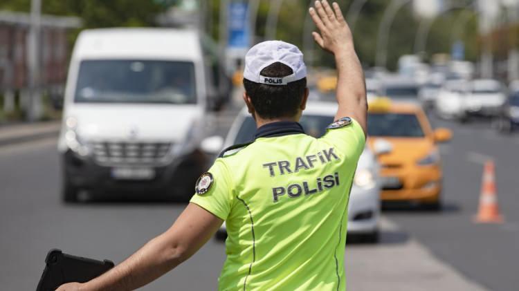 <p>Mecidiyeköy Mahallesi Çağlar Sokak, Kısmet Sokak girişinden itibaren Lati Lokum Sokak kesişimine kadar araç trafiğine kapatılacaktır.</p>