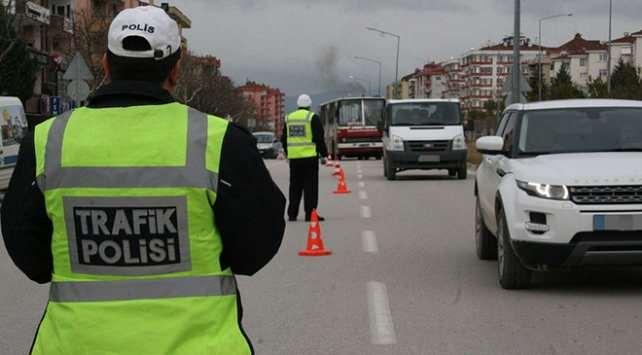 <p>Mahmut Şevket Paşa Mahallesi Aydın 1 Sokak, Mithat Paşa Caddesi girişinden itibaren Örnek Sokak kesişimine kadar araç trafiğine kapatılacaktır.<br />
</p>