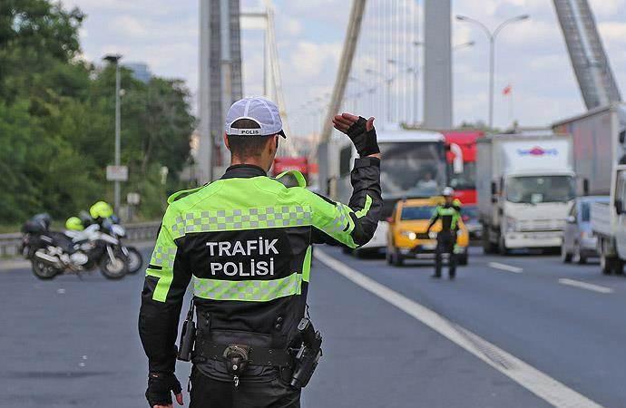 <p>Alternatif Güzergahlar ise şu şekilde;</p>

<p><br />
Silahşör Caddesi<br />
Harzemşah Sokak<br />
Doktor Şevket Bey Sokak</p>
