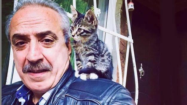 <p><strong>İş adamı Hacı Nuran, "Bu benim küçük hediyem" diyerek lüks otomobili ünlü oyuncuya hediye etti.</strong></p>
<p> </p>