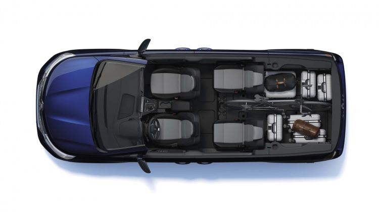 <p>Yeni Renault Kangoo ürün ailesi, Türkiye'deki ilk temsilcileri olan Yeni Kangoo E-Tech yüzde 100 Elektrikli ve yeni Kangoo Van ile satışa sunuluyor.</p>