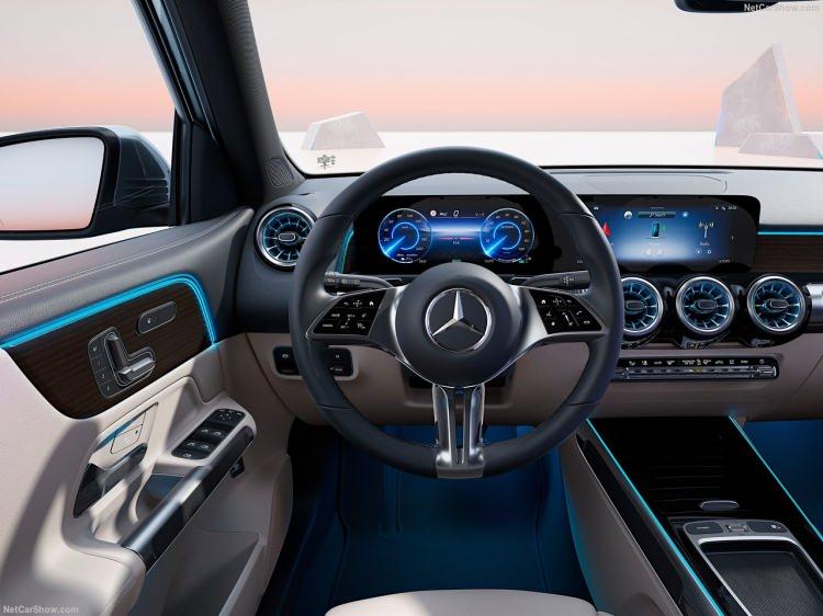 <p>Alman otomotiv devi Mercedes'in EQA ve EQB modelleri resmi olarak Türkiye pazarına giriş yaptı.<br />
<br />
İşte yenilenen iki modelden görseller ve Türkiye fiyatları</p>
