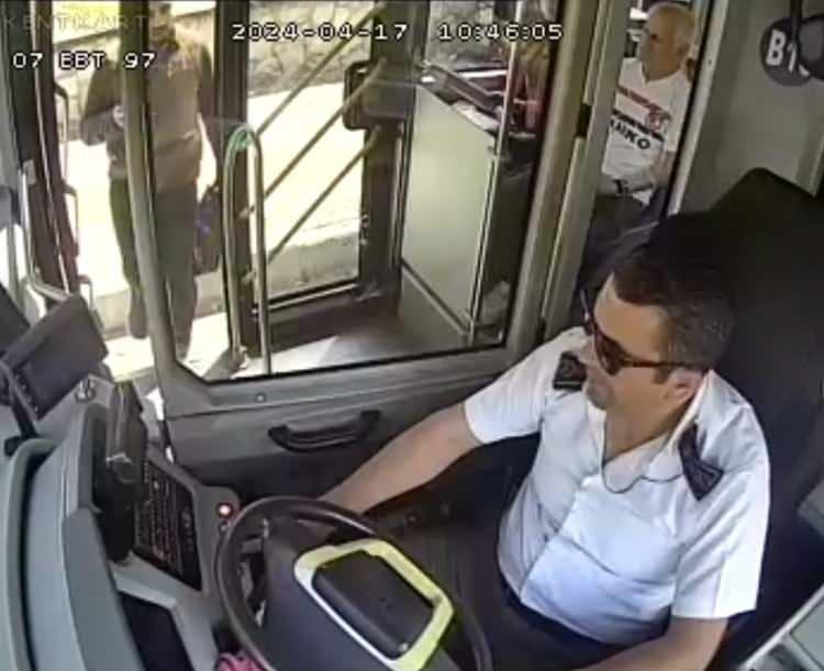 <p>Olay, dün saat 10.30 sıralarında Döşemealtı ilçesinde yaşandı. Antalya Büyükşehir Belediyesine ait halk otobüsüne binen tır şoförü Hakan Demirel (31), içinde 100 bin TL bulunan poşeti oturduğu koltuğa koydu. </p>

<p> </p>
