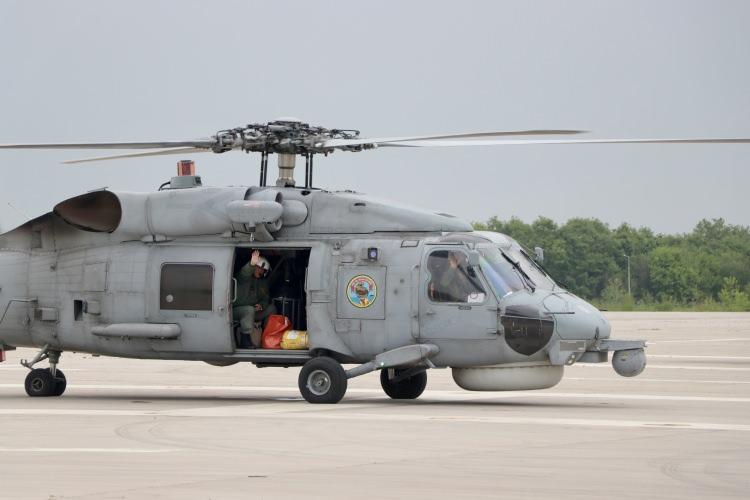 <p>Deniz Hava Komutanlığına geldiği için çok mutlu olduğunu belirten Kaya, "Helikoptere bindim. İnanılmaz bir duygu, daha önce böyle bir duygu yaşamamıştım. Burada helikopterlerin uçuşunu da izledik, onlara arkadaşlarımla el salladık." diye konuştu.</p>