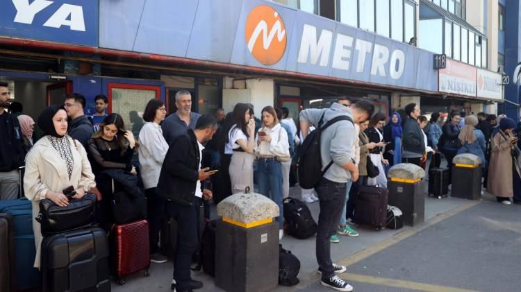 <p>Tatilin son gününde, Büyük İstanbul Otogarı`nda da yoğunluk yaşanıyor.</p>
