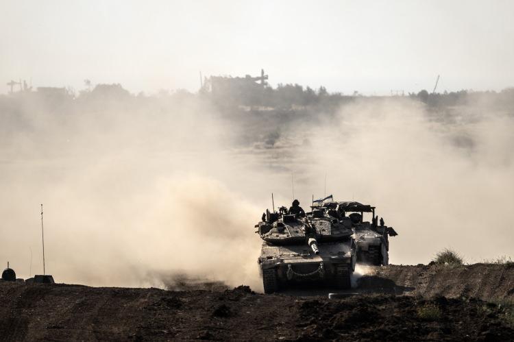 <p>İsrail ordusunun Gazze Şeridi'ne saldırıları altı aydan uzun süredir aralıksız devam ediyor. AA ekibi, İsrail ordusunun Gazze Şeridi çevresindeki askeri hareketliliğini görüntüledi.</p>

