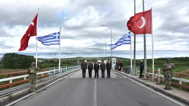 <p>Milli Savunma Bakanlığından yapılan açıklamaya göre, Türkiye ile Yunanistan arasında güven artırıcı önlemler kapsamında 18-19 Nisan'da Yunanistan'ın Ferecik kentindeki 31. Mekanize Piyade Tugay Komutanlığına gerçekleştirilen ziyarette Tuğgeneral Akgül ve beraberindekilere Türkiye'nin Atina Askeri Ataşesi Topçu Albay Ali Aktemur eşlik etti.</p>
