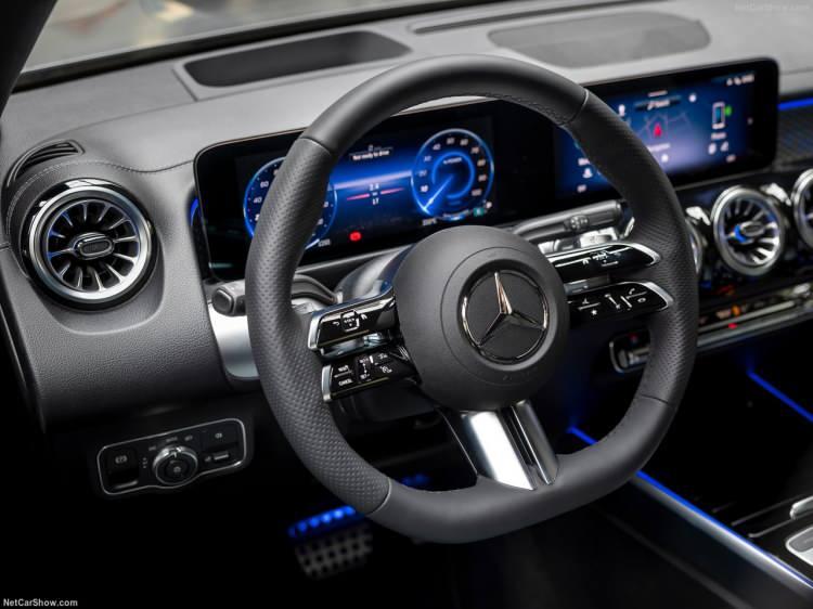 <p>YENİ MERCEDES EQB'DEN GÖRSELLER</p>
