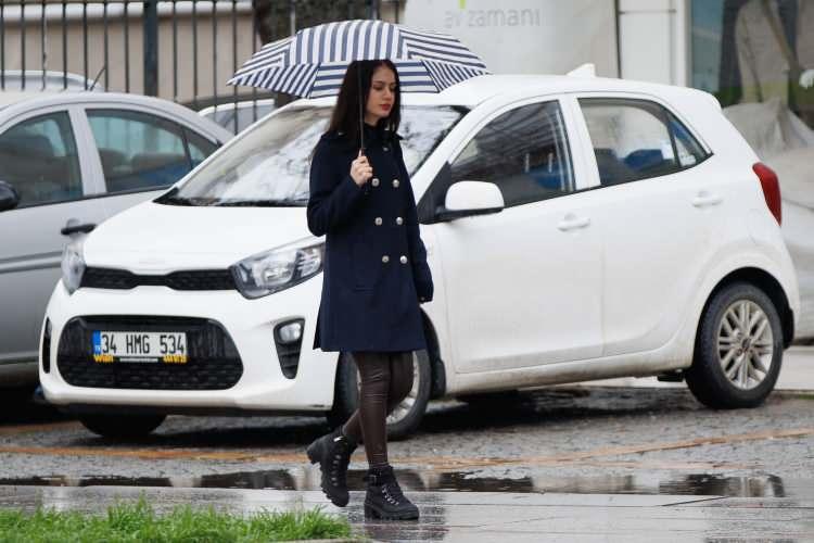 <p>23 NİSAN HAVA DURUMU</p>
<p>Haftanın ikinci ve Ulusal Egemenlik ve Çocuk Bayramı nedeniyle resmi tatil olan Salı gününde aralıklı yağışın Marmara Bölgesi'nde etkisini sürdürmesi bekleniyor. </p>