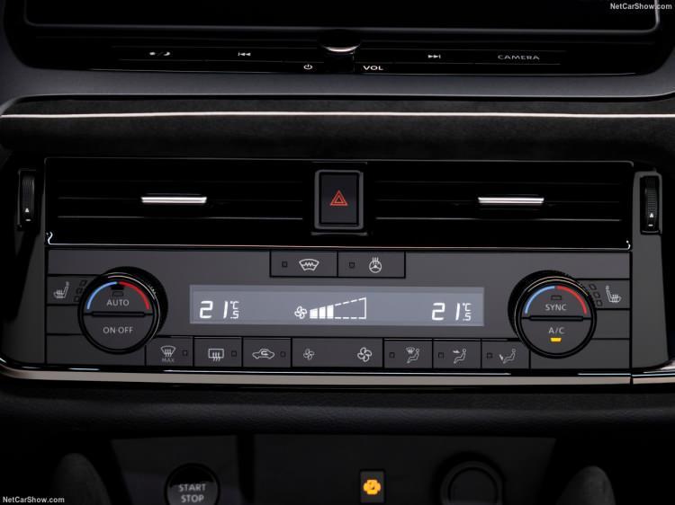 <p>Nissan'ın "Around View Monitor (AVM)" adını verdiği dört kamerayı kombine şekilde kullanan sistem artık standart donanımlar arasında.</p>