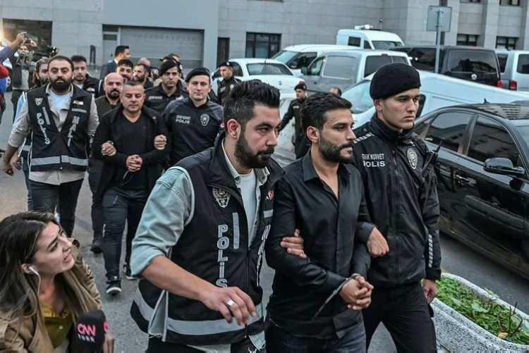 <p>"Suç işlemek amacıyla örgüt kurma", "Suçtan kaynaklanan malvarlığı değerlerinin aklanma" ve "Yasadışı bahis" suçu bakımından ise tutukluluk hallerinin devamına karar verildi.</p>