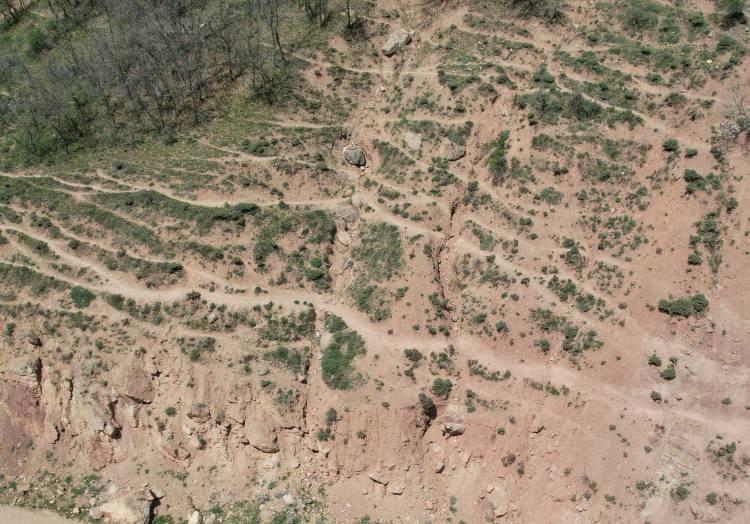<p>Tokat merkeze 64, Sulusaray ilçesine ise 13 kilometre uzaklıkta bulunan Buğdaylı köyünde önceki gün 5.6 büyüklüğünde deprem meydana geldi.</p>

