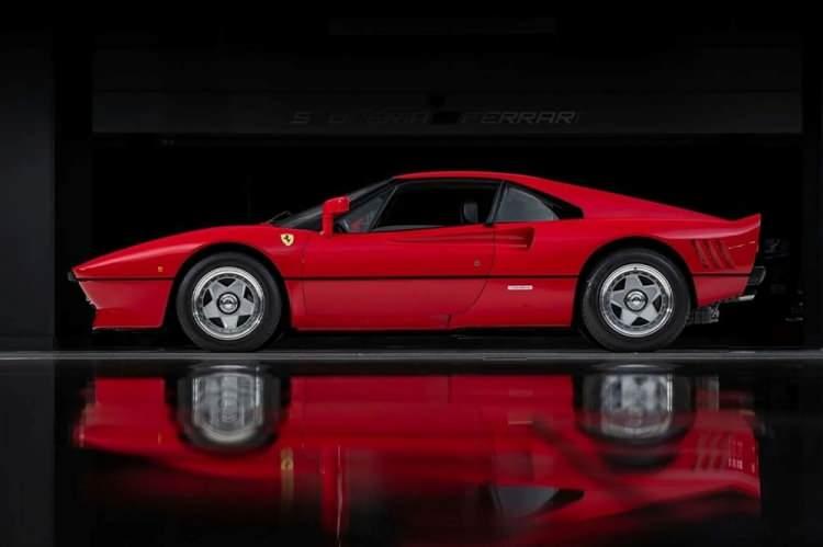<p>Sadece 26 bin 617 kilometre yol yapmış olan 1985 model 288 GTO'nun tahmini fiyatı ise 3 milyon 750 bin dolar ile 4 milyon dolar arasında olması bekleniyor.</p>
