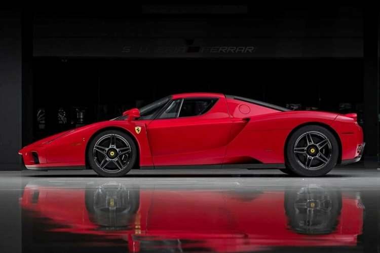 <p>2003 Ferrari Enzo</p>
<p>660 beygir güç üreten V12 motorlu model 8 bin 607 kilometre yol yapmış.</p>