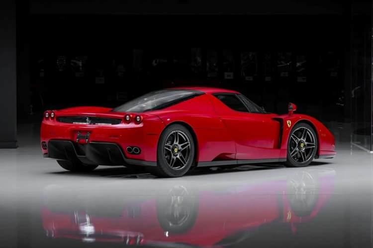 <p>2003 Ferrari Enzo</p>
<p>Modelin 3 milyon 750 bin dolar ile 4 milyon 250 bin dolar arasında satılması bekleniyor.</p>